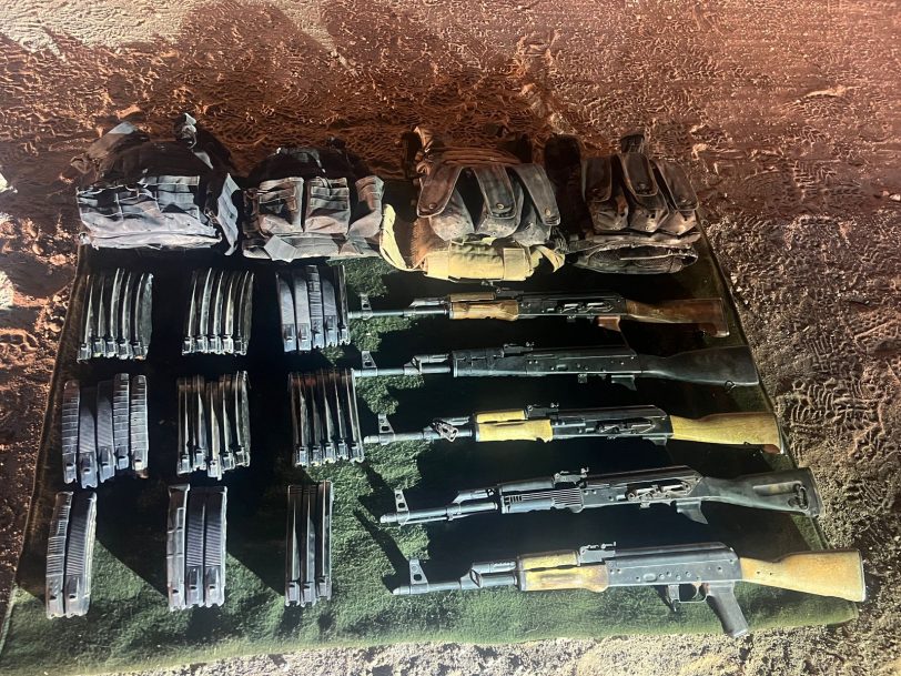 Aseguran armamento y vehículos con reporte de robo en operativo conjunto en Sonoyta