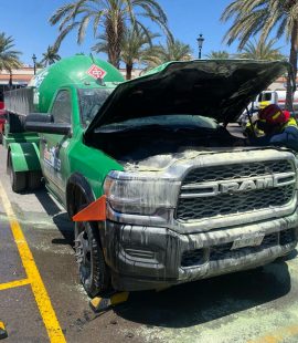 ATIENDEN BOMBEROS Y CUERPOS DE SEGURIDAD Y EMERGENCIAS CONATO DE INCENDIO DE CAMIÓN DE GAS SIN LESIONADOS