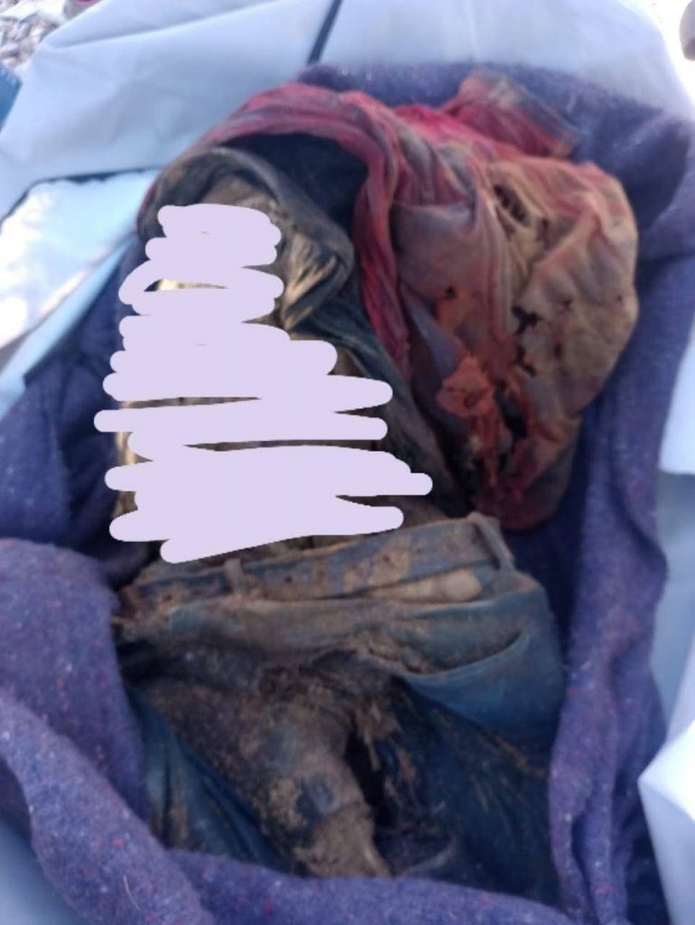 Así el ayazgo de 3 cuerpos en estado de osamenta y descomposición  en el cerro carnero 

Las prendas 
Las siguientes 
1. Camisa playera estilo polo color roja
Pantalón azul marino y cinto color negro 

2.Camisa negra ,pantalón negro cinturón pitiado, suéter camuflaje,  

3.Camisa verde militar o negra ,pantalón militar, tenis color café y calcetas verdes

Para mayor información acudir a fizcalia mañana

3 tesoros regresaran a casa ,no como quisiéramos 
Pero tendrán un lugar digno donde descanzar 🙏🤍
