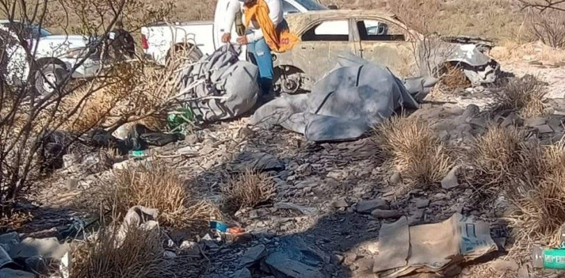 Así el ayazgo de 3 cuerpos en estado de osamenta y descomposición en el cerro carnero Las prendas Las siguientes 1. Camisa playera estilo polo color roja Pantalón azul marino y cinto color negro 2.Camisa negra ,pantalón negro cinturón pitiado, suéter camuflaje, 3.Camisa verde militar o negra ,pantalón militar, tenis color café y calcetas verdes Para mayor información acudir a fizcalia mañana 3 tesoros regresaran a casa ,no como quisiéramos Pero tendrán un lugar digno donde descanzar 🙏🤍