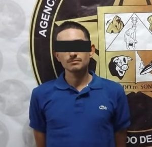 La Fiscalía General de Justicia del Estado de Sonora (FGJES), a través de sus agentes del Ministerio Público, obtuvo la vinculación a proceso en contra Gianmarco “N”, señalado como probable responsable de los delitos de homicidio calificado y asociación delictuosa.