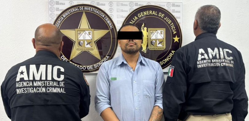 Joel Antonio “N”, de 23 años, fue vinculado a proceso ante sólidos datos de prueba por parte de la Fiscalía General de Justicia del Estado de Sonora (FGJES), por su probable responsabilidad en el delito de robo con violencia en las personas, cometido de noche y en transporte público, en perjuicio de José Luis “N”, de 57 años, en Ciudad Obregón.